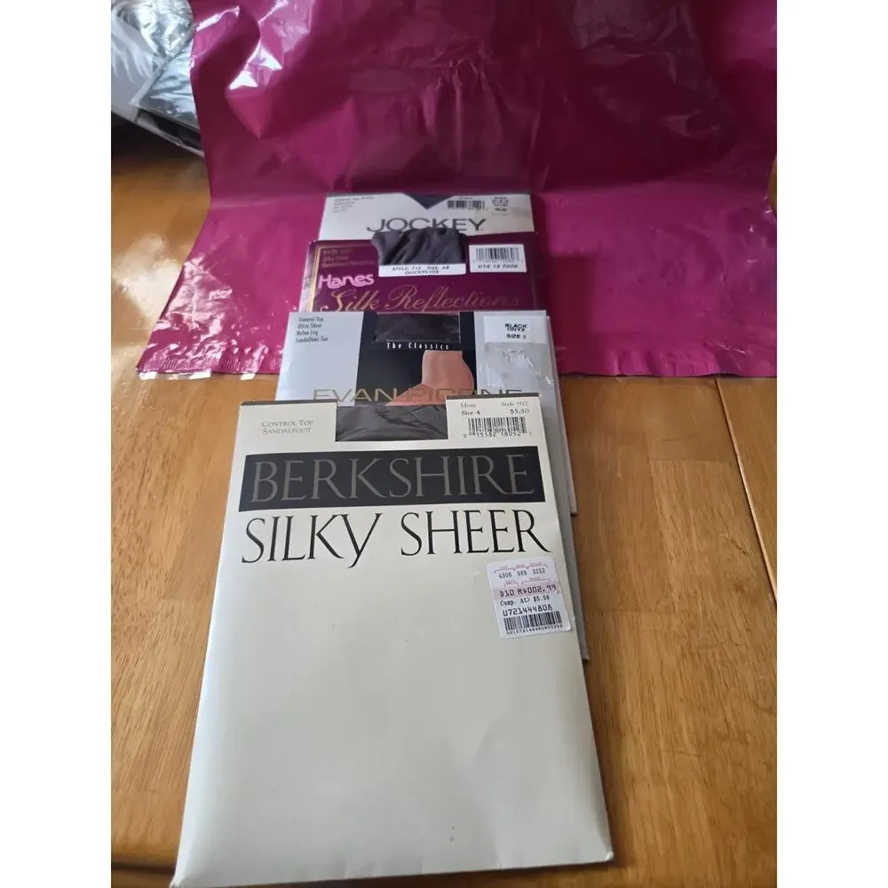 Berkshire Silky Sheer Control Top Pantyhose Moss Size C Sandalfoot 3527